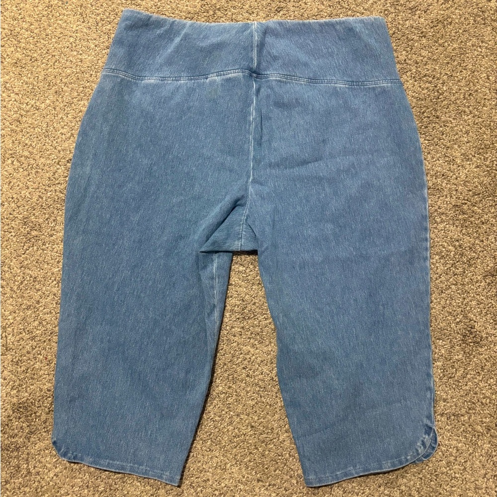 WOMEN WITH CONTROL Pull On Medium Blue Denim Capris - Picture 2 of 7